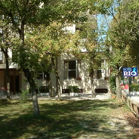 Rio Hotel 2*